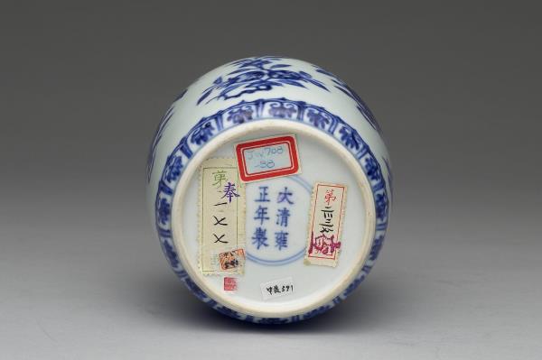 青花折枝花果紋蓋罐