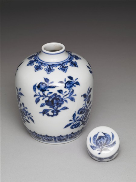 青花花果紋蓋罐