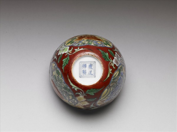 清 雍正 洋彩紅地開光花卉杯 附木匣