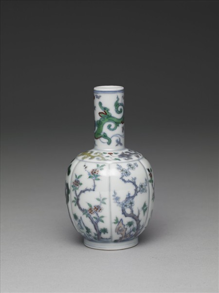 鬥彩花卉紋瓶