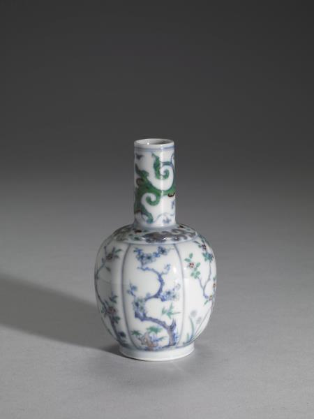 鬥彩花卉紋瓶- 故宮