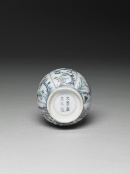 鬥彩花卉紋瓶- 故宮