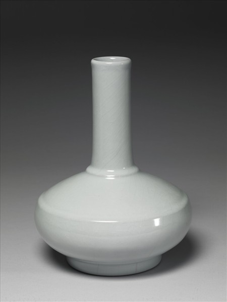 青瓷長頸弦紋瓶