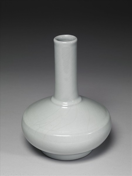 青瓷長頸弦紋瓶