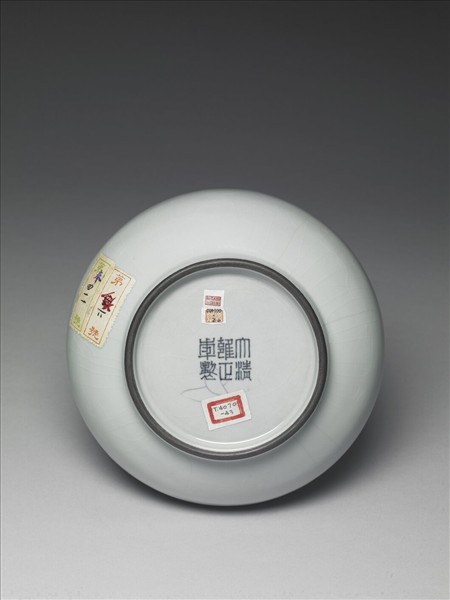 青瓷長頸弦紋瓶