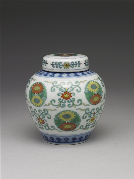 鬥彩團菊紋蓋罐