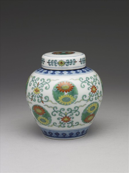 鬥彩團菊紋蓋罐