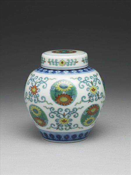 鬥彩團菊紋蓋罐