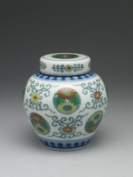 鬥彩團菊紋蓋罐