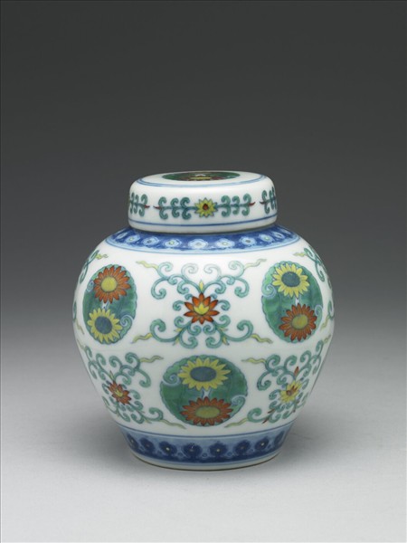 鬥彩團菊紋蓋罐