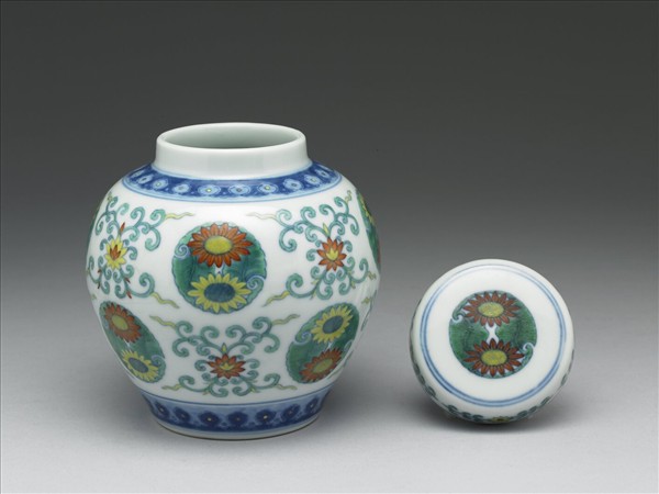 鬥彩團菊紋蓋罐