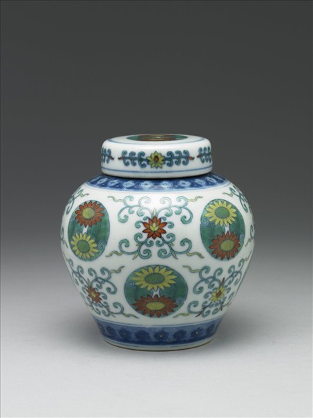 鬥彩團菊紋蓋罐