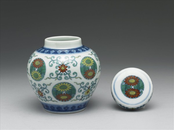 鬥彩團菊紋蓋罐