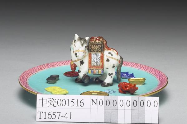 粉彩綠地馬形香插