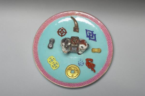 粉彩綠地馬形香插