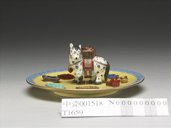 粉彩黃地馬形香插