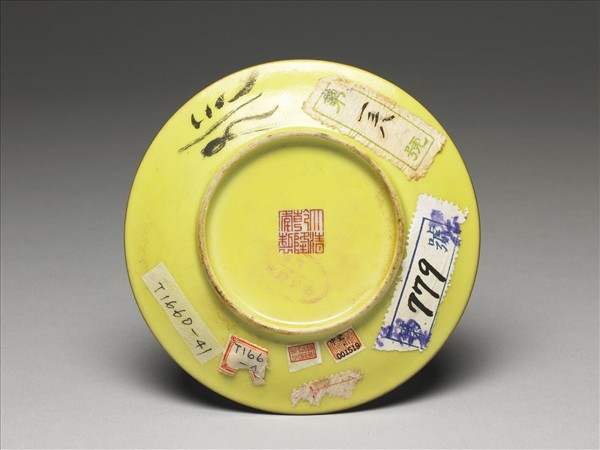 粉彩黃地馬形香插