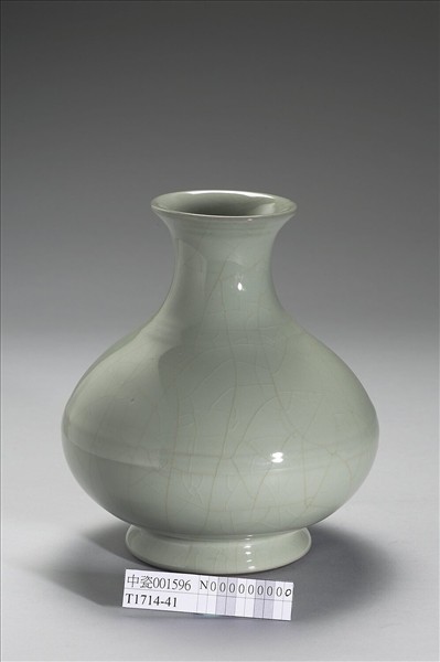 冬青釉弦紋瓶