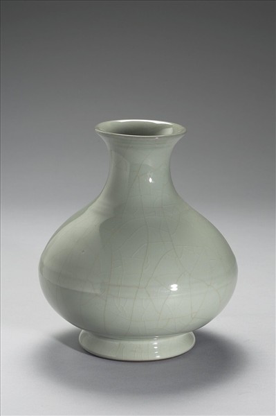 冬青釉弦紋瓶