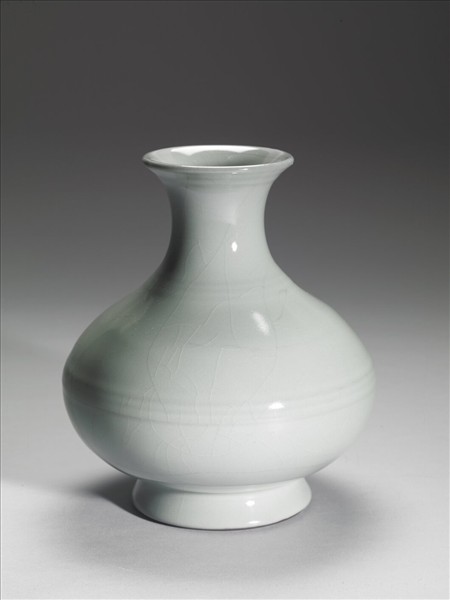 冬青釉弦紋瓶