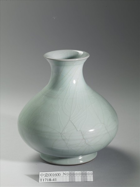 冬青釉弦紋瓶