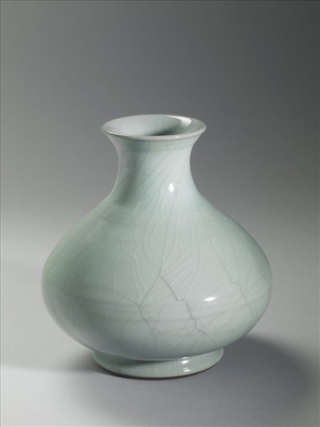 冬青釉弦紋瓶