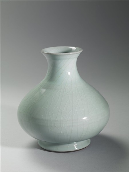 冬青釉弦紋瓶