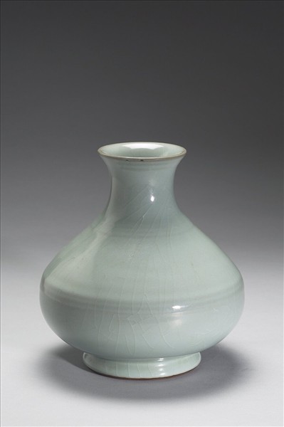 冬青釉弦紋瓶