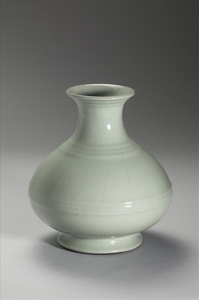 冬青釉弦紋瓶