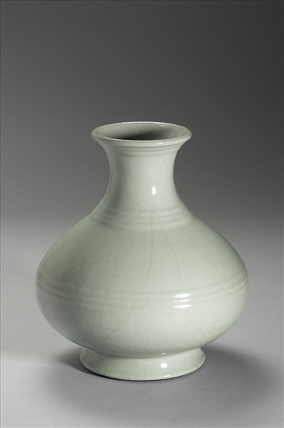 冬青釉弦紋瓶