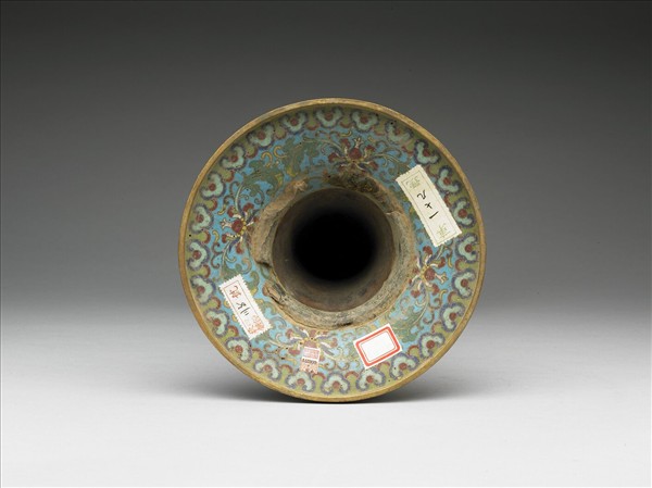 掐絲琺瑯觚形瓶（五供）