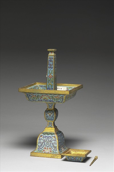 掐絲琺瑯燭台（五供）