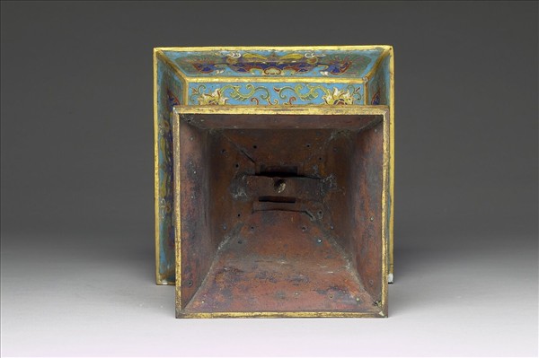 掐絲琺瑯燭台（五供）