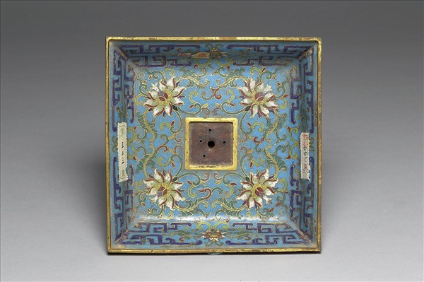 掐絲琺瑯燭台（五供）