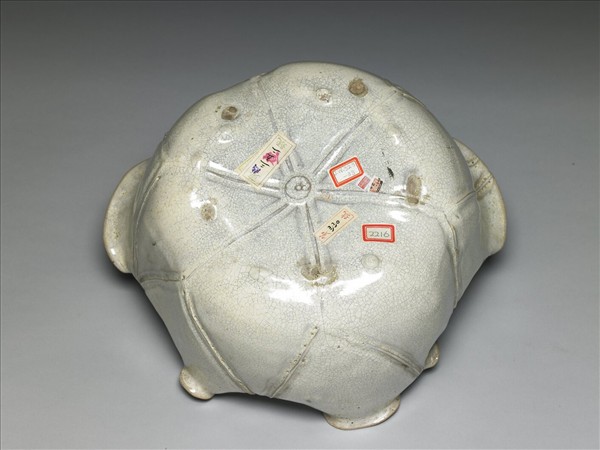 廣窯 白釉荷花洗