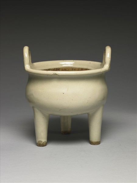 白瓷鼎式爐