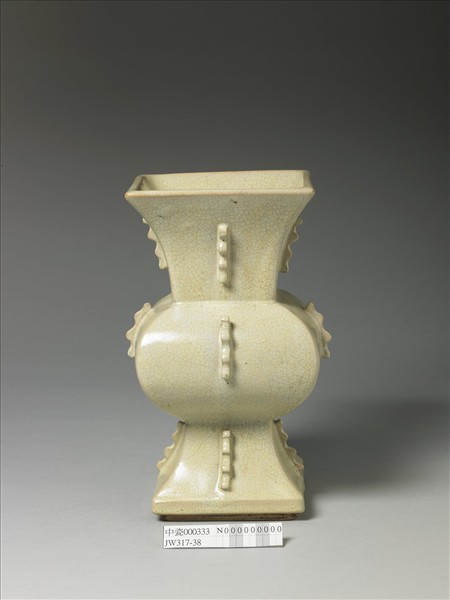 廣窯 月白釉出戟方瓶