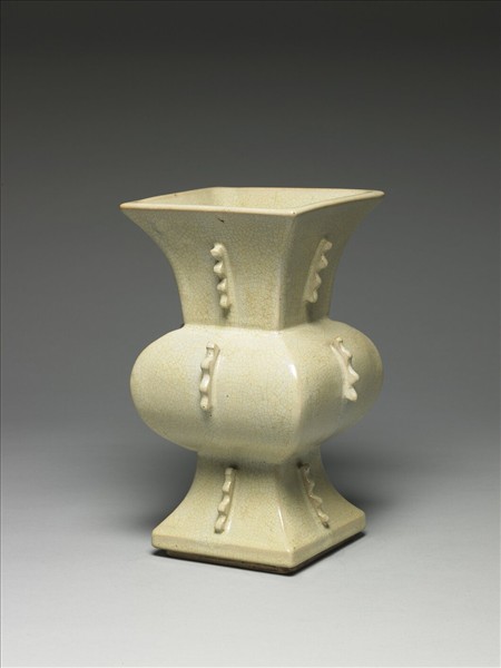 廣窯 月白釉出戟方瓶