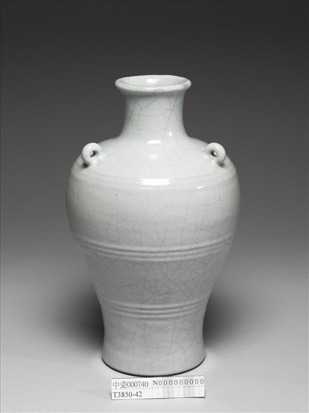 青瓷弦紋三耳瓶