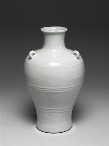 青瓷弦紋三耳瓶