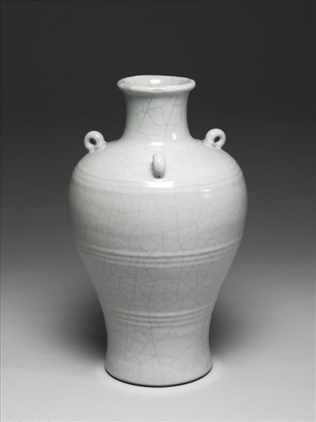 青瓷弦紋三耳瓶