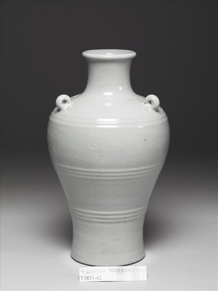 青瓷弦紋三耳瓶