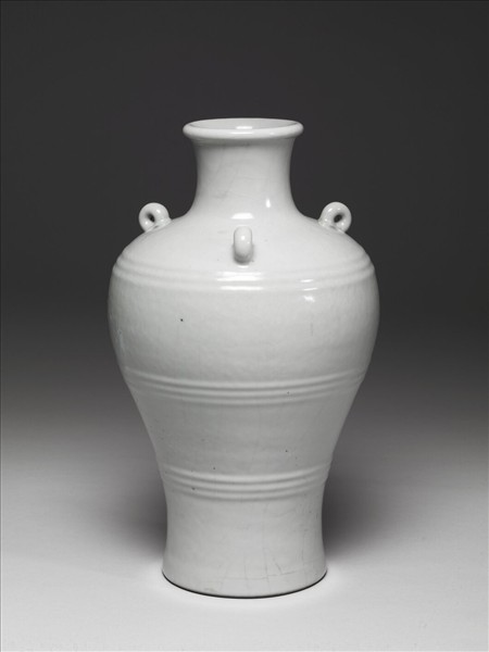 青瓷弦紋三耳瓶