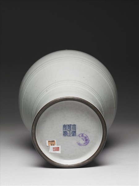 青瓷弦紋三耳瓶