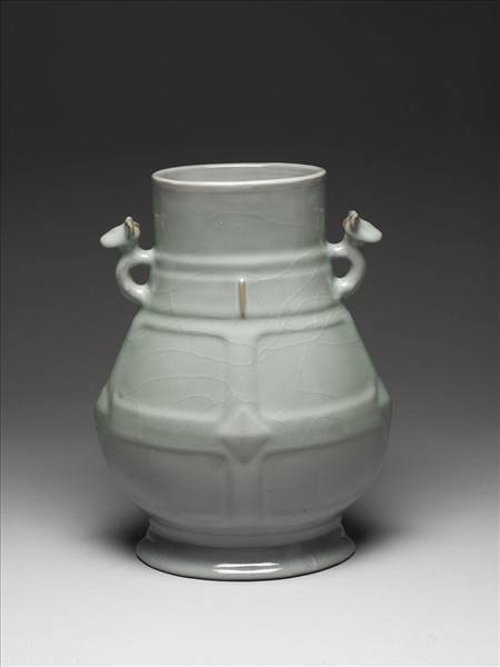 青瓷雙獸耳壺