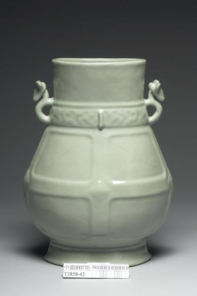 仿汝釉雙獸耳壺