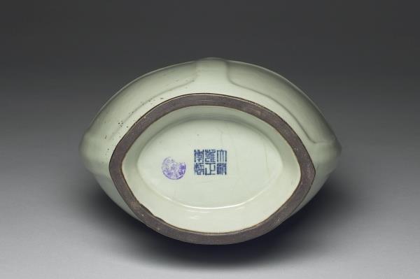 仿汝釉雙獸耳壺