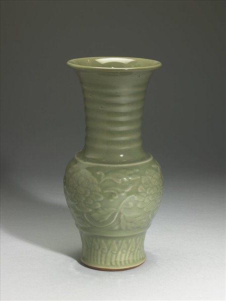 龍泉窯 青瓷雕花鳳尾瓶