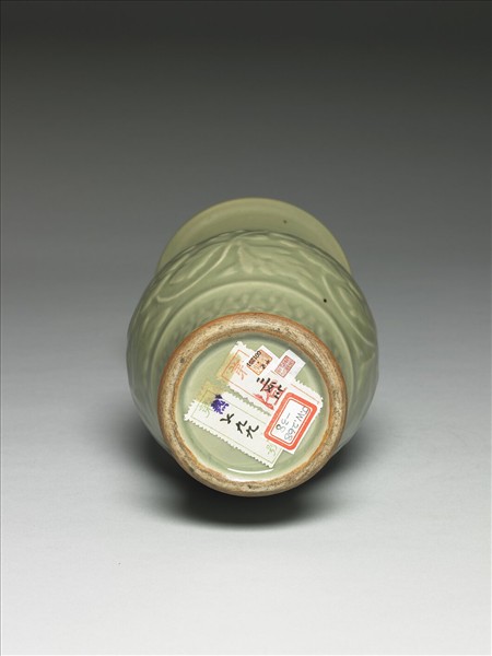 龍泉窯 青瓷雕花鳳尾瓶