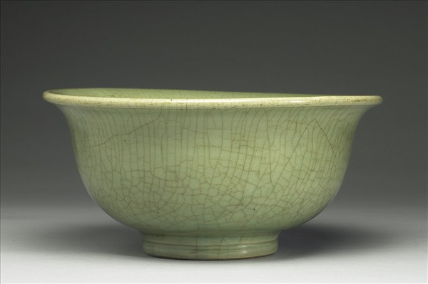 龍泉窯 青瓷花卉紋碗